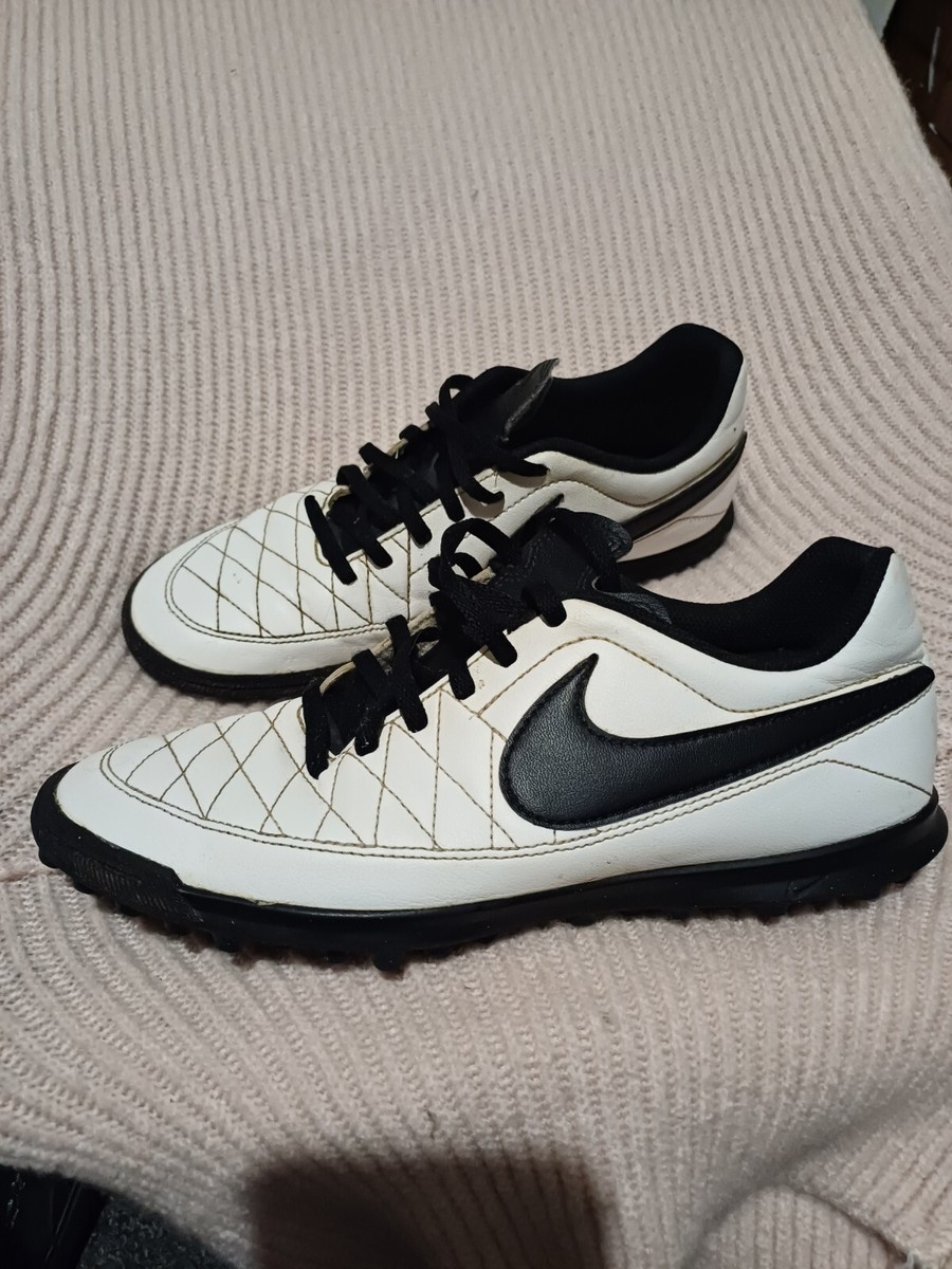 nike majestry astro turf