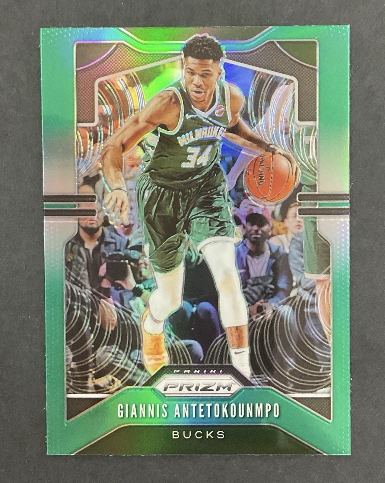 2019-20 Panini Prizm Prizms Green #152 Giannis Antetokounmpo Bucks
