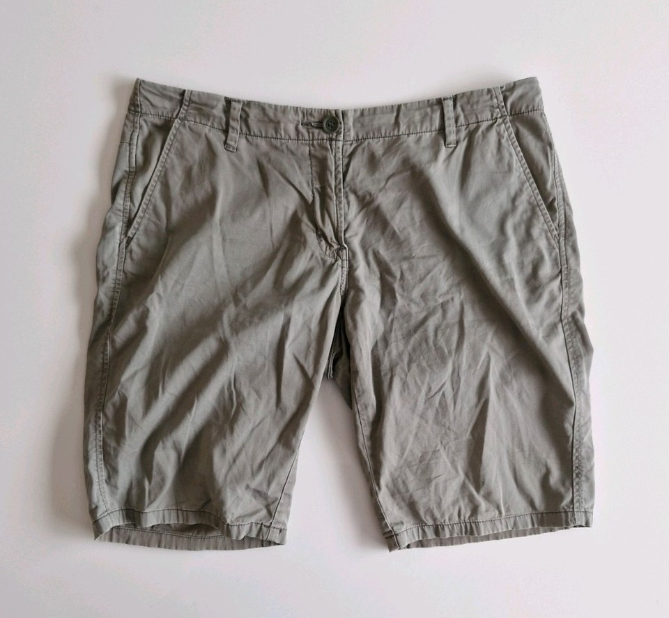 Country Road khaki cargo shorts Size 10
