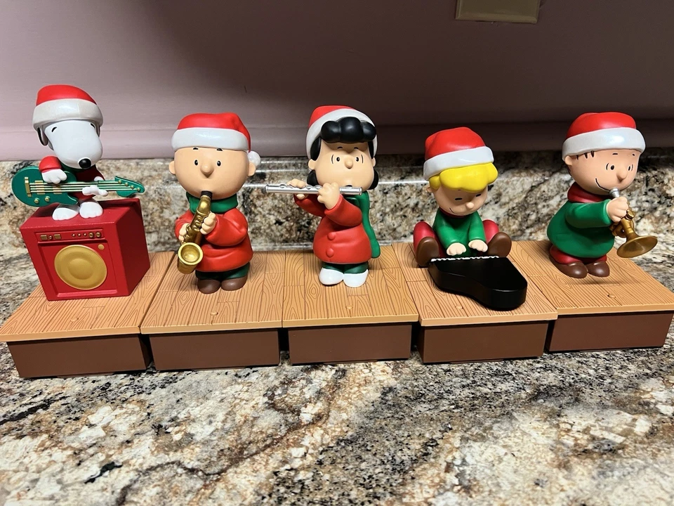 Hallmark Peanuts Christmas Wireless Band Set of 5 Linus, Charlie Brown, Lucy - Image 4 of 4