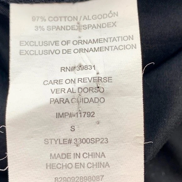 Camisa XOXO Larga con Botones Negra Cuello Pequeño Sin Mangas Cinturón Lazos Algodón. Foto 4 de 4