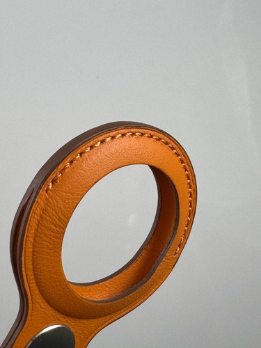 New Original Genuine Authentic OEM Apple AirTag Leather Key Ring Golden Brown - Afbeelding 3 van 8