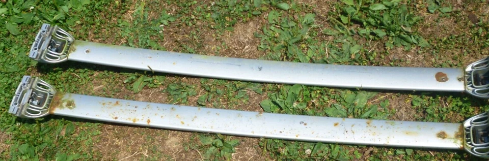  Barras transversais limitadas para bagageiro de teto 2002 Town & Country - Imagem 2 de 2