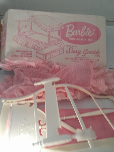 Vintage (for parts) 60er Jahre Barbie Susy Goose Himmelbett Baldachin Puppenbett, orig. Box - Bild 2 von 5