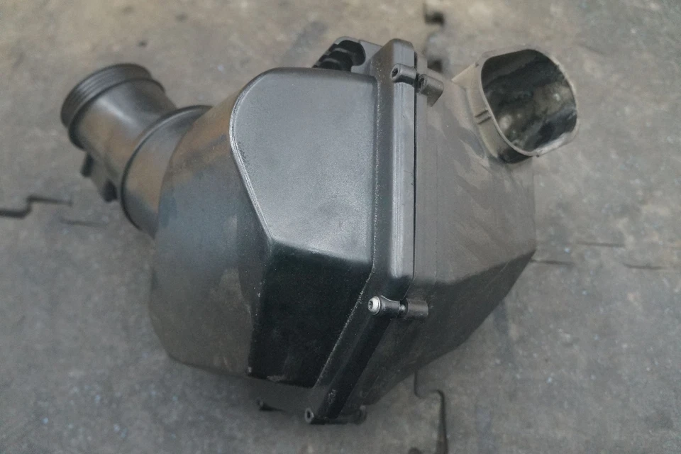 Right Air Cleaner Filter Box 13717843290 OEM Bmw M5 F10 2012-2016 M6 2013-2019 - Image 2 of 4