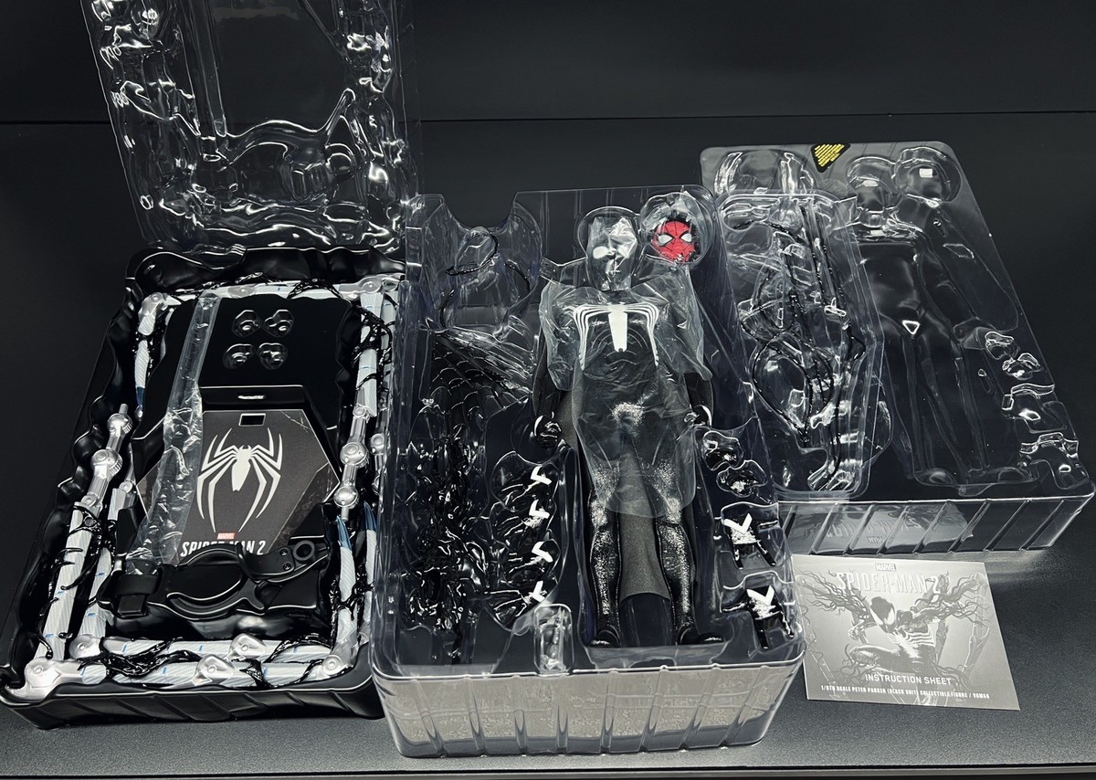 Hot Toys VGM56 Spider-Man 2 Peter Parker (Black Suit) 1/6 Scale