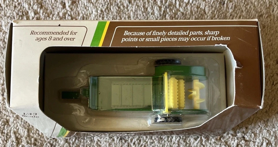 Ertl 1/43 John Deere Manure Spreader Vintage - Image 2 of 4