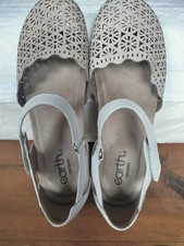 NWOT  Earth Origins Bronnie Women  s 9.5W Ivory Leather Laser Cut Mary Jane Flats
