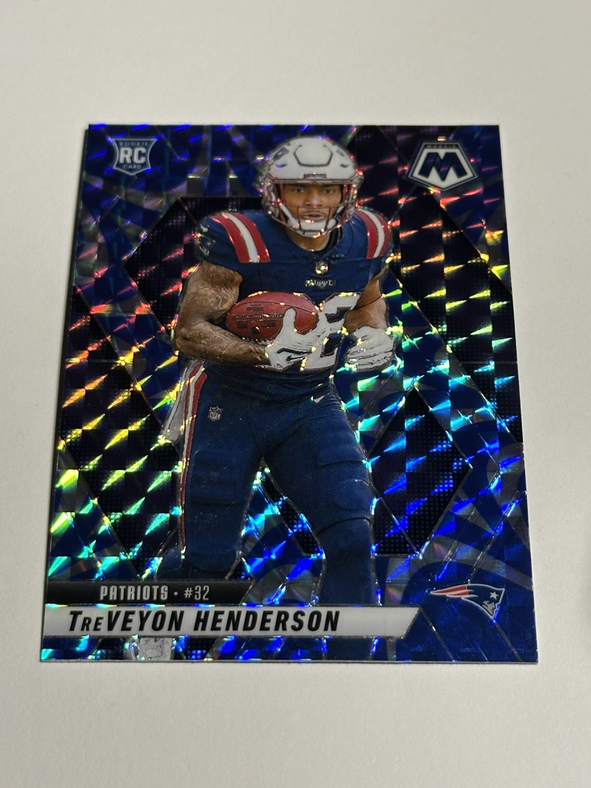 2025 Panini Mosaic TreVeyon Henderson Reactive Blue Prizm RC #325 Patriots