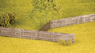 Wills SS41 Feather Edge Board Fencing, inc gates Plastic Kit OO Gauge