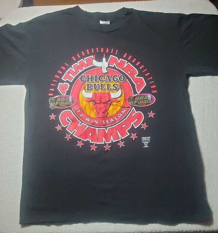 1996 NBA Champs Chicago Bulls Tシャツ 1996 Chicago Bulls NBA Champions T-Shirt – VintageFolk