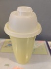 Tupperware Quick Shake 16 oz Mixer Blender Shaker #844 yellow Lid Insert — photo 2
