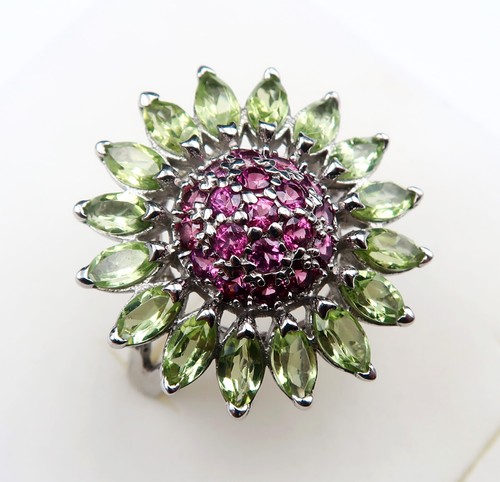 Floral ring in 925 silver adorned with peridots and garnets - Bague florale - Picture 3 of 7
