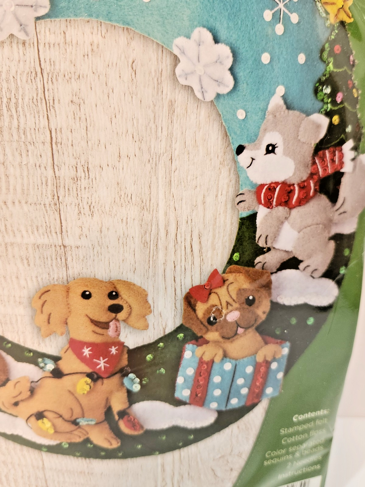 DIY Bucilla Christmas Dogs Felt Wreath Kit 89284E Puppies Bulldog Pug NEW Sealed