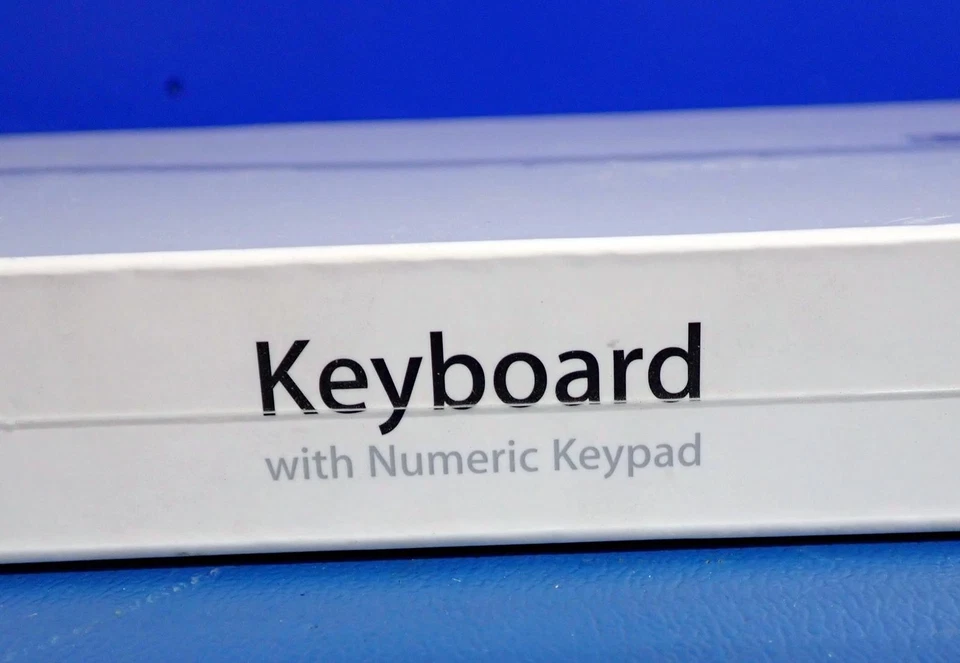 APPLE KEYBOARD A1243 USB 1.1 / 2.0 w/ Numeric Keypad | MB110LL/B | NEW! Sealed! - Image 3 of 4