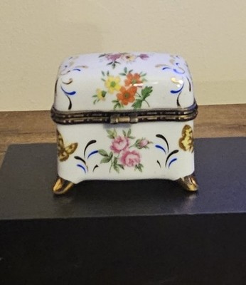 Vintage Floral Porzellan Fuß rechteckige Schmuckschatulle, aufklappbare Metallhalterungen