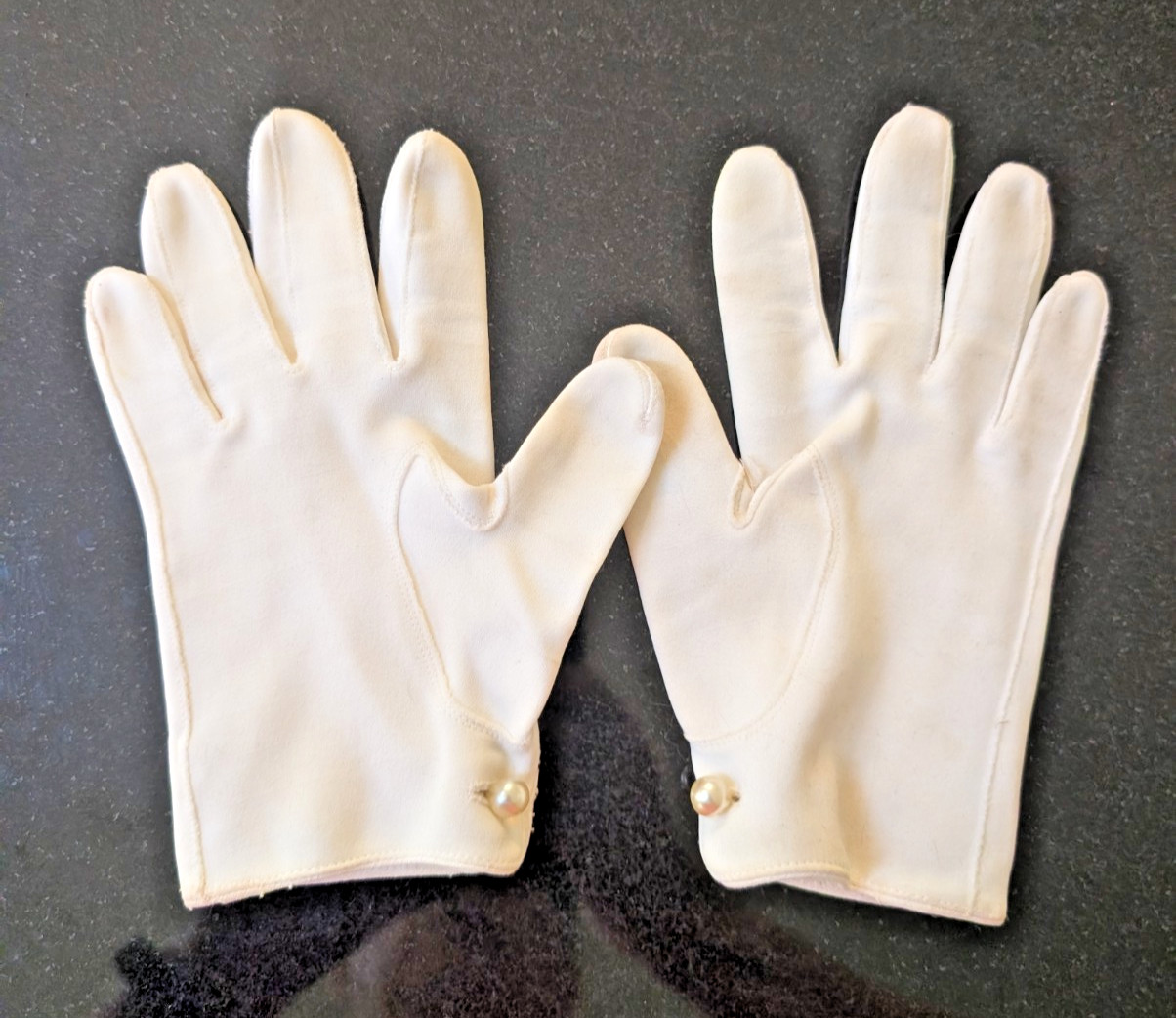 Vintage Wear Right White Cotton ladies Gloves Made in Western Germany Size 6 1/2
