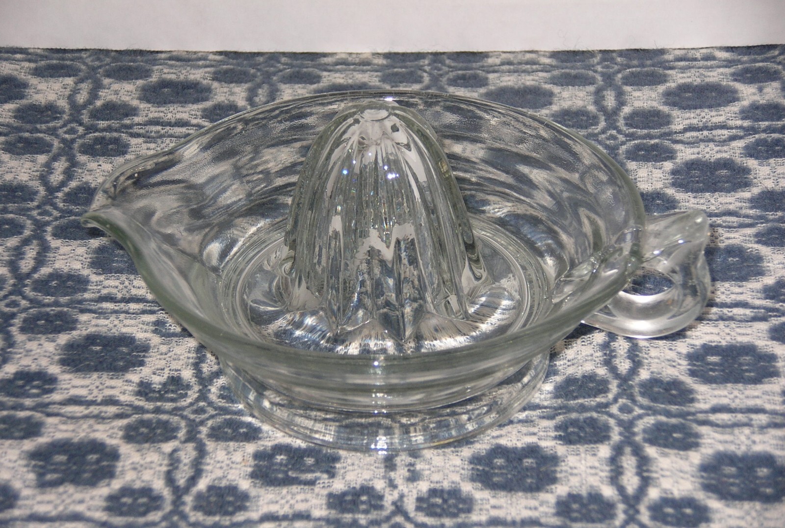 VINTAGE CLEAR GLASS JUICER REAMER MADE IN USA eBay