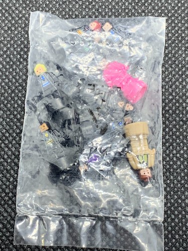 New LEGO Harry Potter Set of 24 Micro figures Hogwarts Castle Set 71043 Trophy - Picture 2 of 3