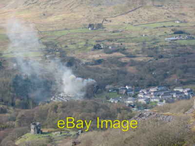 Photo 6x4 The Snowdon Train casts a pall of smoke over Llanberis This vie c2006