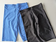 2 kurze Leggings Radlerhosen Größe 128
