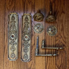Set Of 2 Antique/Vintage Brass Door Knobs & Wall Plates