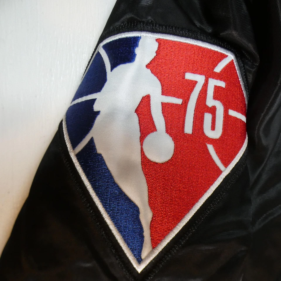 Куртка мужская Milwaukee Bucks атласная стартовая маленькая черная этикетка баскетбол НБА 75-е - Изображение 4 из 4