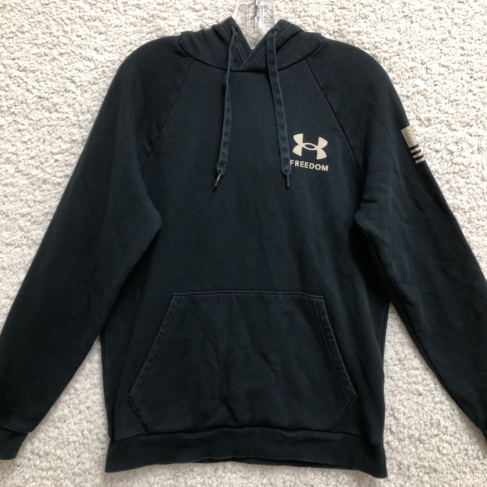 Under Armour Hoodie Medium Mens Black Loose Freedom Pullover Outdoor USA Flag M