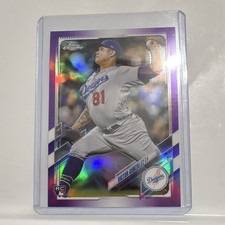 Topps 2021 Chrome Update Victor Gonzalez Rookie Card #USC14. rookie card picture