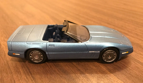 1986 Corvette Cabriolet Convertible. Blue Metal car NIB 1:43 scale - 第 1/10 張圖片