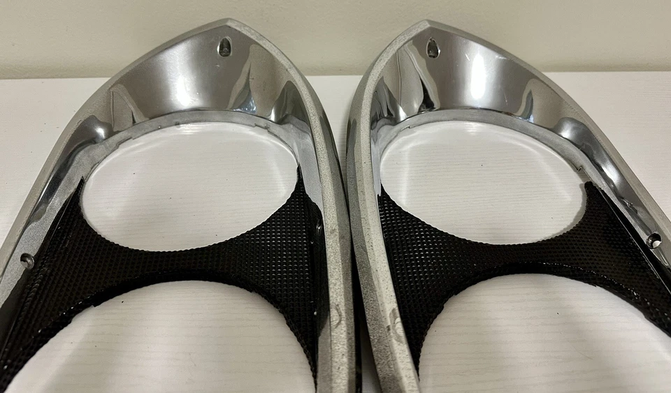 1962 Chrysler Newport 300H molduras para faróis destro e LH MOPAR FABRICANTE DE EQUIPAMENTO ORIGINAL - Imagem 4 de 4