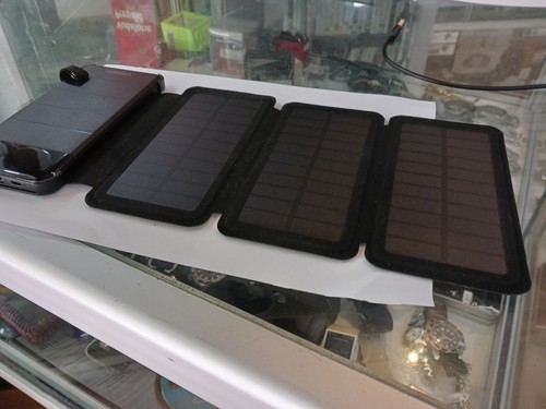Cygnett ChargeUp Explorer 8k Power Bank and Detachable Solar Panels - Photo 6 sur 24
