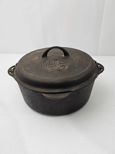Griswold #9 Dutch Oven With Button Logo On Lid And #9 Trivet