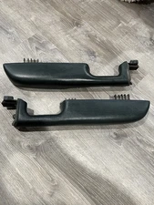 1999-2002 SILVERADO SIERRA TAHOE FRONT DOOR PANEL PULL GRAB HANDLE GRAPHITE SET