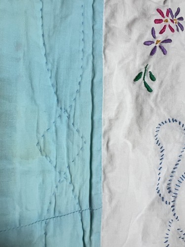 Antique Vintage 1930s Embroidered Cotton Baby Quilt Feedsack Fabric Backing - Picture 12 of 18