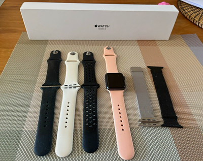 Apple Watch Series 3 38mm Aluminium Grau mit Silikon-Armbändern, OVP