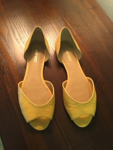 nine west yellow flats
