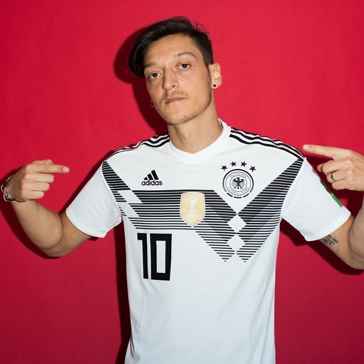 アーセナルÖzil 10番ユニフォーム/18-19/ プレミアパッチ付