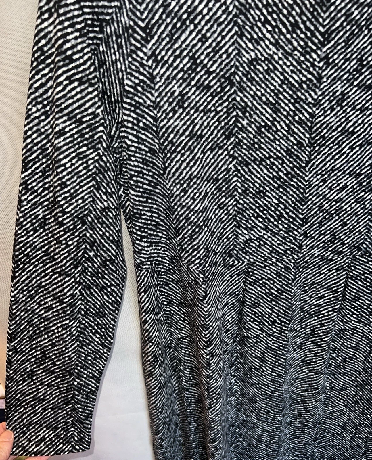 VETEMENTS Abito tubino Wearever Collection J. Jill nero e grigio stampa plissettato in vita MP