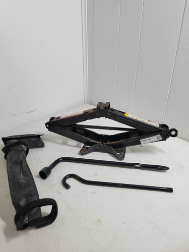 2012 chevy captiva spare tire jack & wrench set 13500018