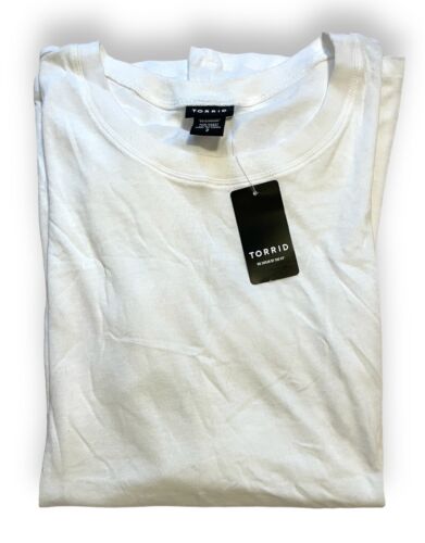 Torrid Size 2 (2XL) White T-Shirt Classic Fit Scoop Neck Short Sleeve Tee