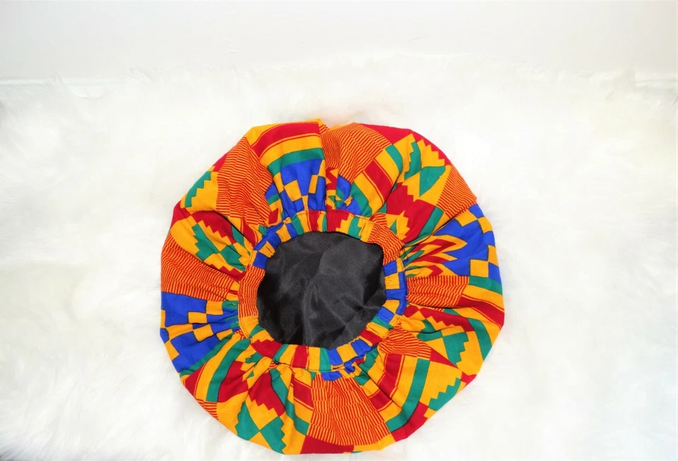 Gorra grande con estampado africano Kente para mujer forrada de satén para dormir Foto 3 de 3