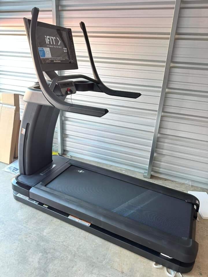iFit NordicTrack X22i Commercial Treadmill NIB 22