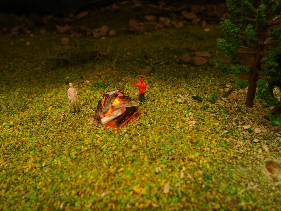 CEG.MODEL.RAILWAY CAMPFIRE BONFIRE WITH FLICKERING LED N GAUGE 1:150 SCALE MODEL RAILWAYS NEW