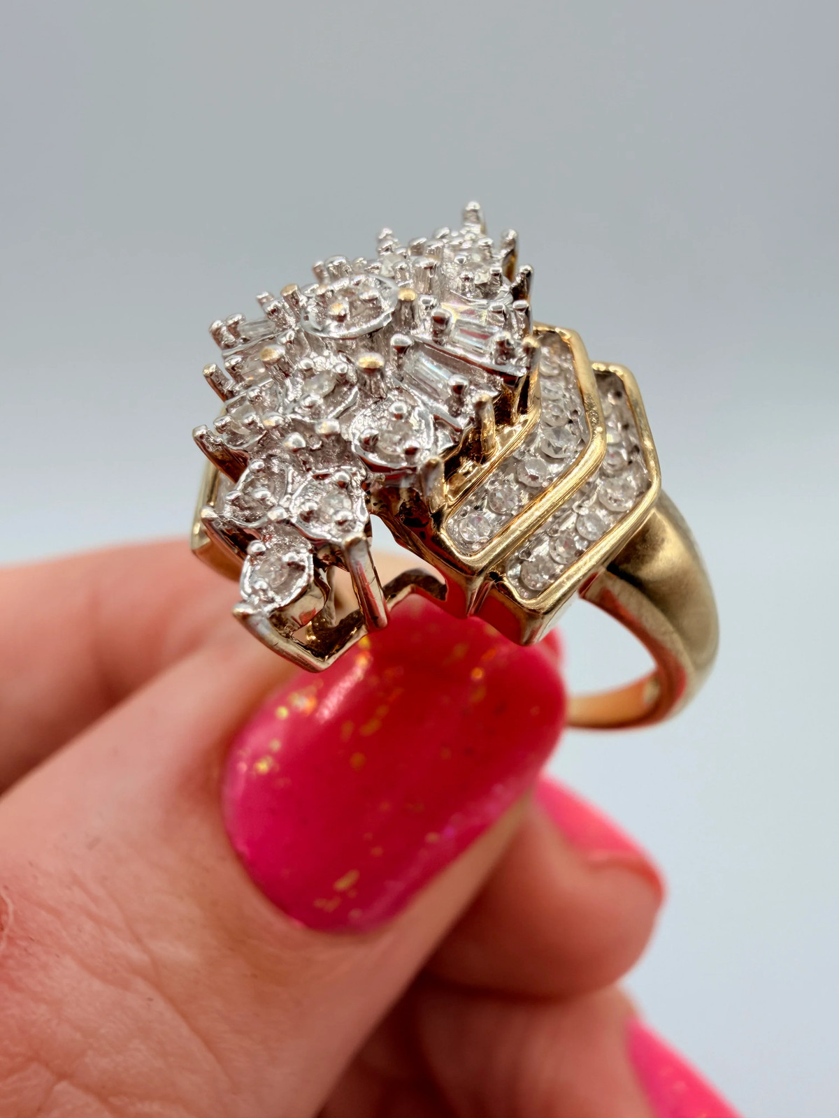 Solid 10K Yellow Gold Ring with Diamond Cluster S… - image 6