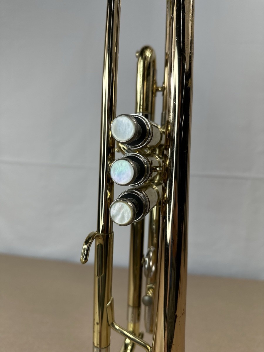 Getzen 400 Series Trumpet w/ Case and Getzen 7C & Bach Corp. 7C