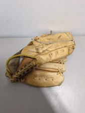 Vintage Wilson Jim Catfish Hunter Model A2161 Baseball Glove