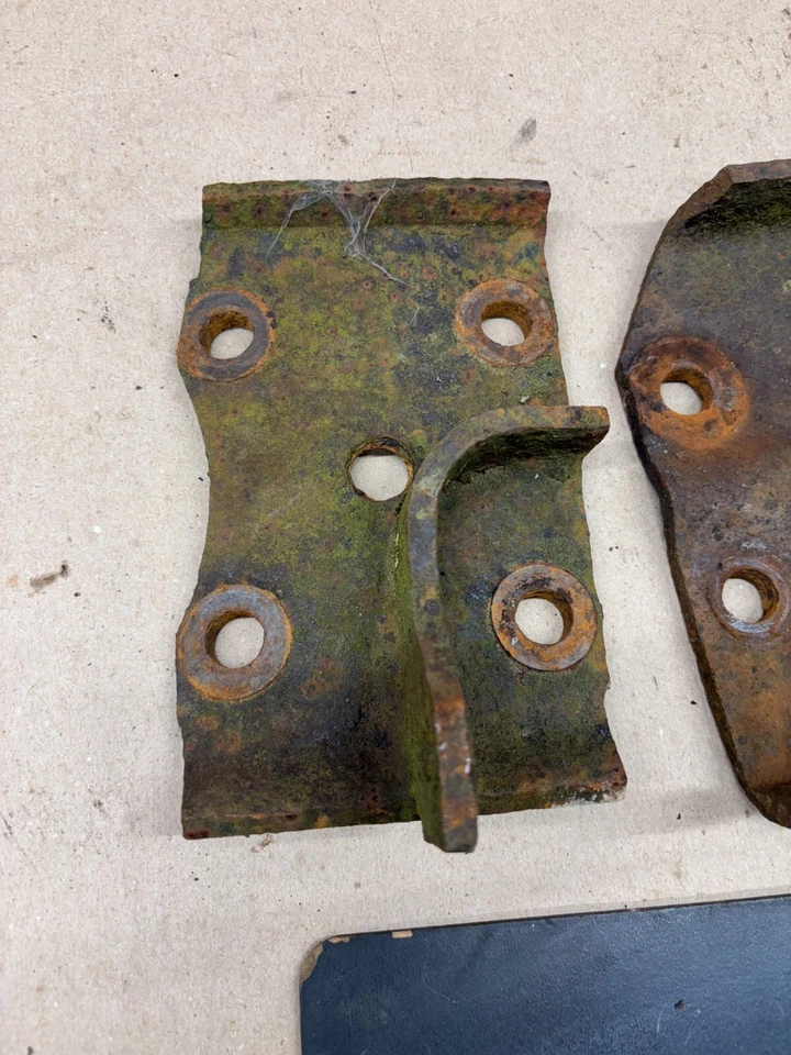 1981 86 87 DODGE D350 D250 W350 W300 FRONT 4WD LEAF SPRING MOUNT PLATES DANA 60 - Image 3 of 4