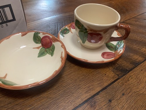 25 PC Set Vintage Franciscan Apple TEA DEMITASSE CUP SAUCERS SMALL BOWLS USA - Picture 3 of 5