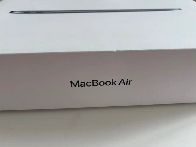 Apple MacBook Air 13 Zoll (256GB SSD, i3, 8GB) Laptop - Space Grau - Bild 4 von 4